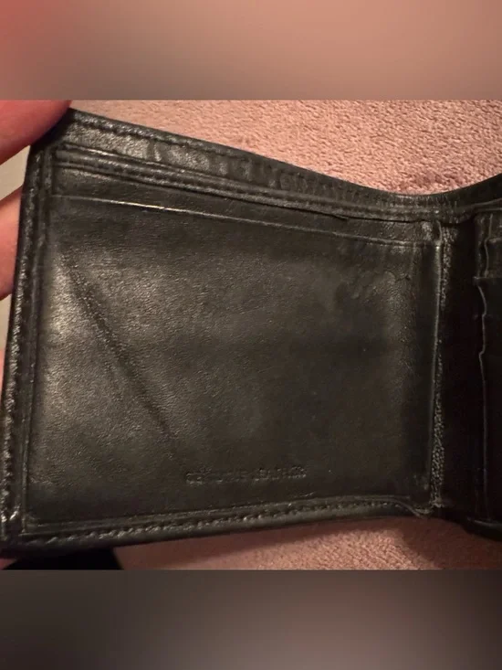 Guess Grey Textured Wallet with Subtle Monogram Pattern - Picture 7 of 14